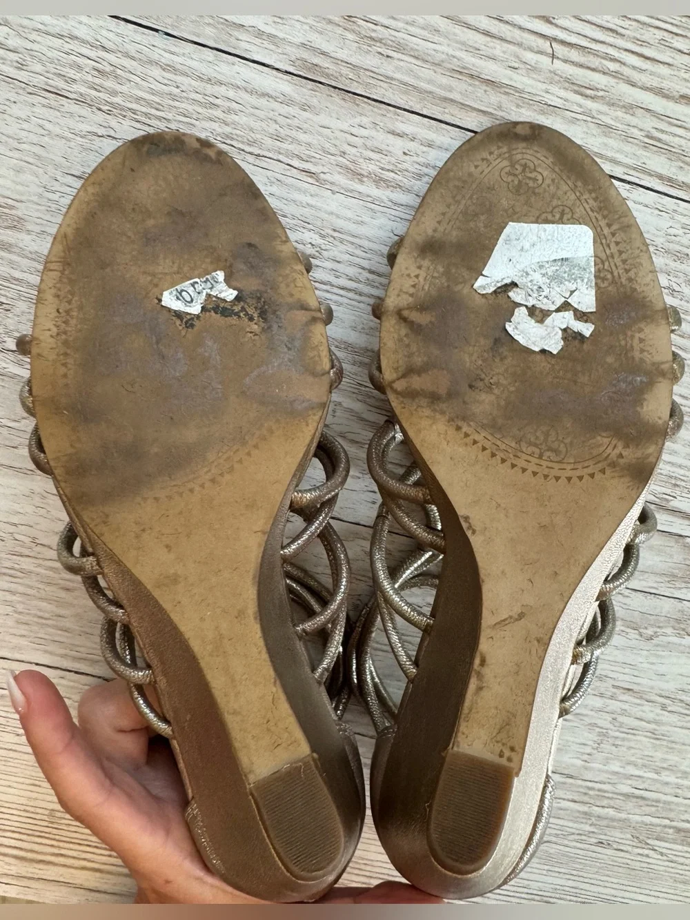 Isola metallic gold
